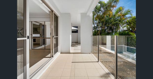 Style and Functionality Riverfront living in Coomera Waters! - Photo 1