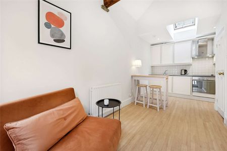 A charming one bedroom first floor mews with private entrance. - Photo 3