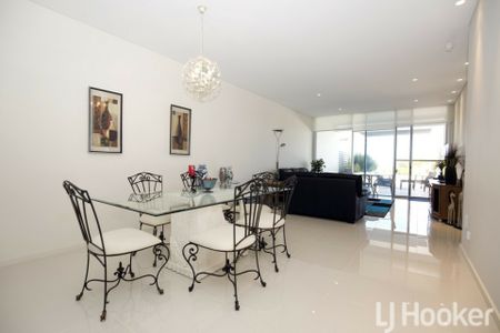 Luxury, Relaxed Coastal Living - Photo 4