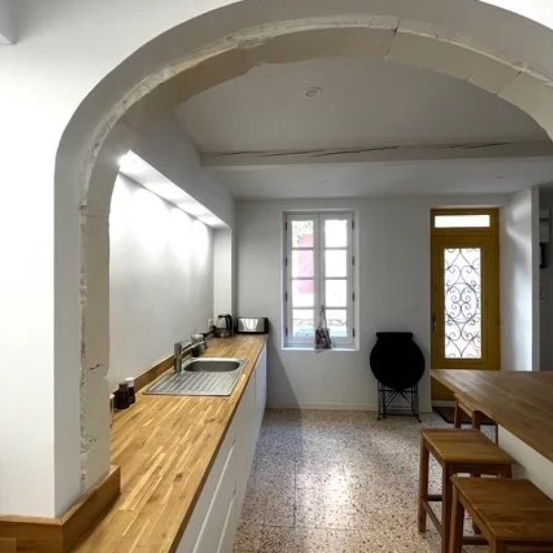 Maison de ville 3 pièces meublée en centre historique - Photo 1