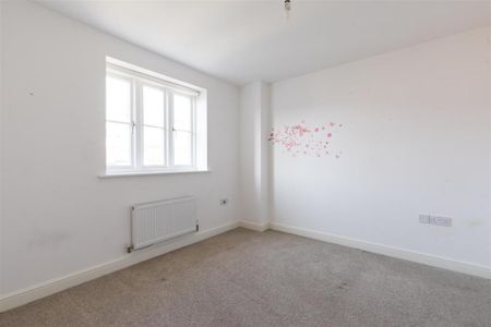 4 bedroom semi-detached house to rent - Photo 5