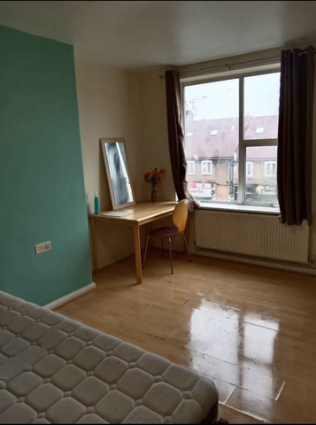 1 bedroom in a flat share to rent - Photo 5