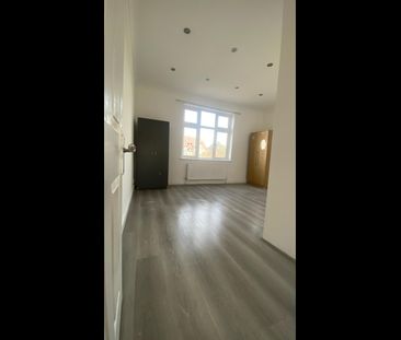 Studio Flat, Ashurst Drive, IG6 - Photo 3