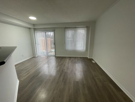 For Lease - 689 Four Winds Way Unit# 28, Mississauga, Ontario - Photo 2