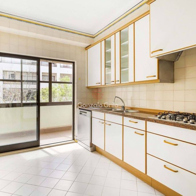 2 bedroom luxury Flat for rent in Cascais e Estoril, Portugal - Photo 1