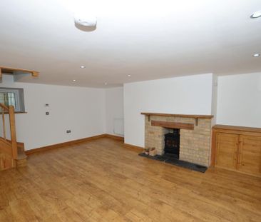 4 bedroom detached house to rent - Photo 2