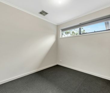 Low-Maintenance, Modern Living in Ultra-Convenient Location - Photo 4