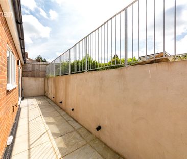 6 bedroom semi-detached house to rent - Photo 1