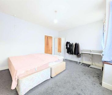 Alexandra Road, London, NW4 - Photo 6