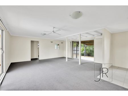 2 Ensenada Court, Broadbeach Waters QLD 4218 - House For Rent | Domain - Photo 5