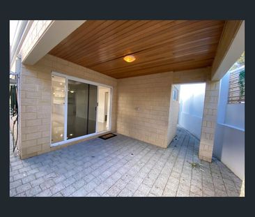 REAR 3 BED HOUSE FOR RENT - Photo 2