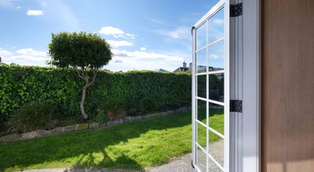 Warm, Stylish, and Spacious - Photo 3