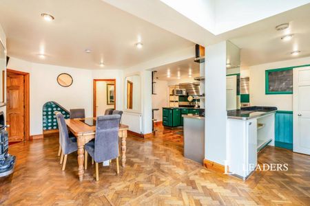 4 bedroom detached house to rent - Photo 5