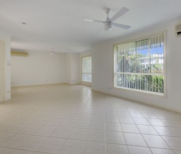Level Villa Located in Innes Lake Estate - Photo 5
