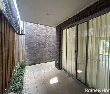 Luxury Townhouse Living - Prime Location with Modern Comforts - Photo 1