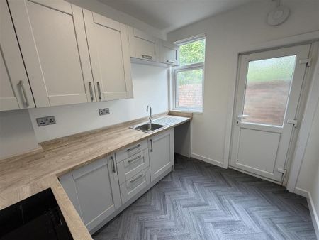 2 bedroom end of terrace house to rent - Photo 5