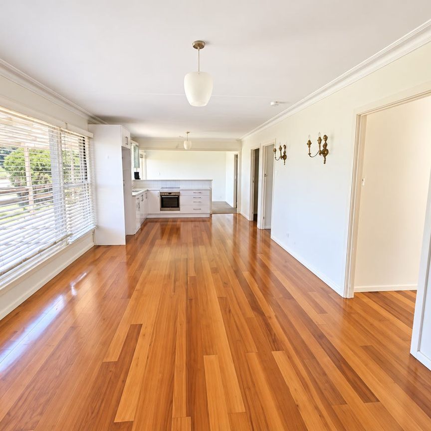 Coastal Living with Space, Comfort and Beautiful Bay Views - Photo 1