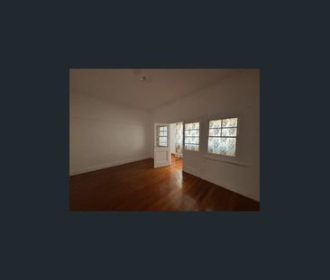 VIDEO inspection - How great is this - enter via rear laneway - Photo 4