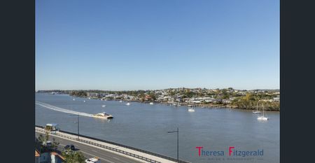 Sensational Brisbane River/City Views – Hamilton Hill - Photo 2