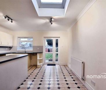 Newtown Road, Denham, Uxbridge, Buckinghamshire, UB9 - Photo 4