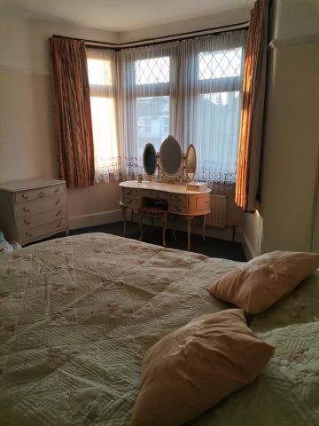 Room in a Shared House, Ashgrove Road, IG3 - Photo 3