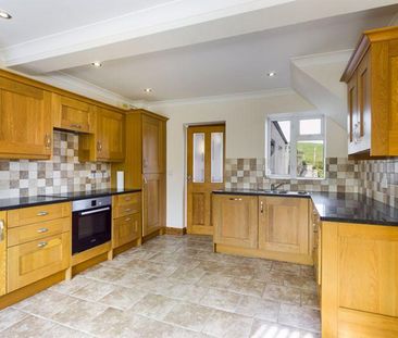 3 bedroom semi-detached house to rent - Photo 6