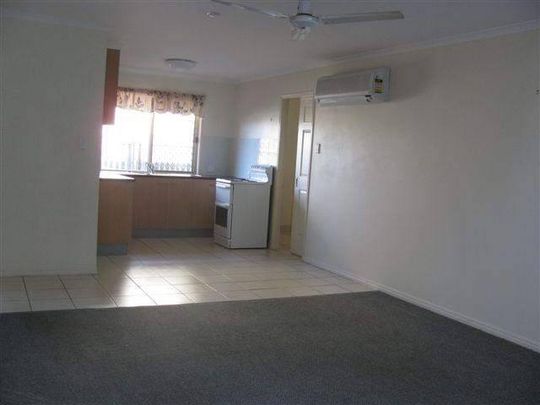 Neat 2 bedroom duplex!! - Photo 1