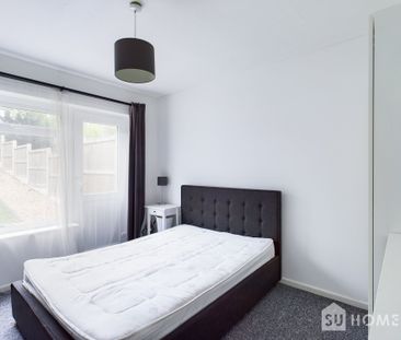5 bed house to rent in The Nook, Wivenhoe - Photo 1