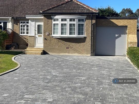 3 bedroom bungalow to rent - Photo 1
