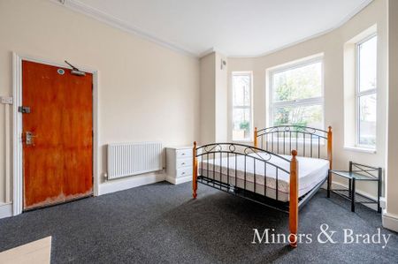 1 bedroom in a house share to rent - Photo 2