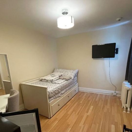 For Lease - 1074 Bloor Street Unit# 2nd, Toronto, Ontario - Photo 1