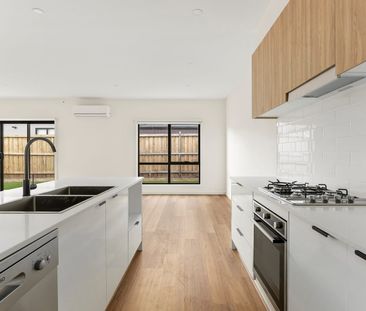 Brand New Contemporary Living in Thornhill Park - Photo 4