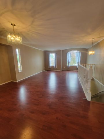 #Upper 8391 Casselman Crescent - Photo 2