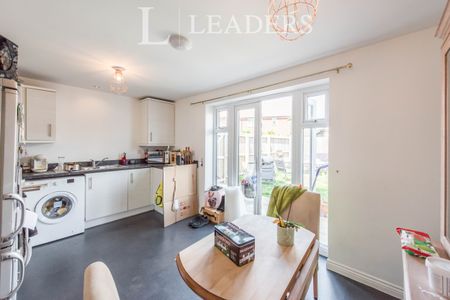 3 bedroom house to rent Binyon Close, Stowmarket, IP14 - Photo 2