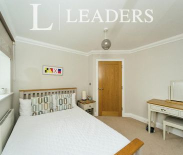3 bedroom flat to rent - Photo 4