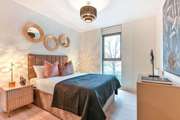 The Oakgate, Leatherhead, KT22 - Photo 1