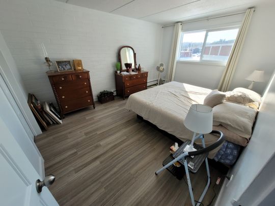 Grand 4½ rénové à louer Secteur Université et Mont-Bellevue. - Photo 1