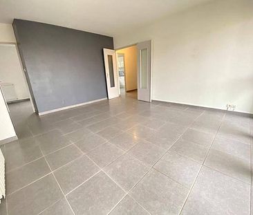 Location appartement rénové 5 pièces 81.31 m² à Gigean (34770) - Photo 6