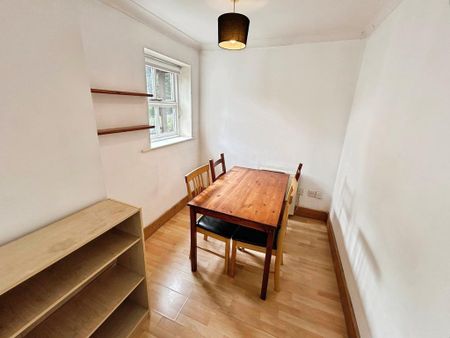 2 bedroom flat to rent - Photo 3