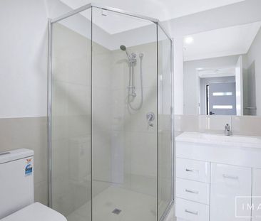 MODERN 1 BEDROOM DUPLEX WITH YARD! - Photo 3