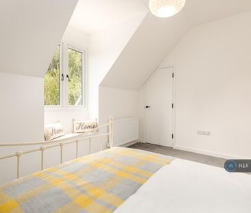 2 bedroom semi-detached house to rent - Photo 6