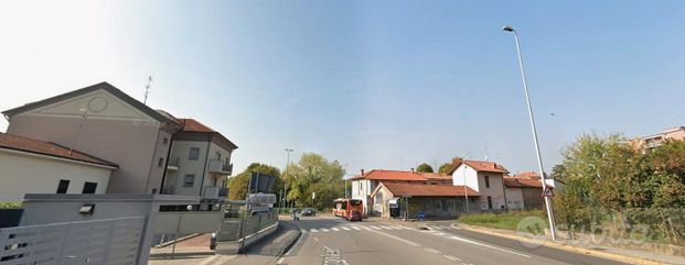 Bilocale con posto auto a Monza - Foto 1