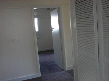 THREE BEDROOM HOME ALL REFURBISHED.....NEW CARPETS, PAINT WORK AND FRESH NEW KITCHEN - Photo 5