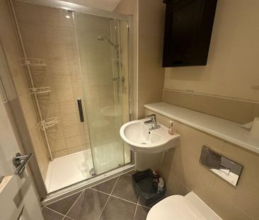 4 bedroom terraced house to rent - Photo 3