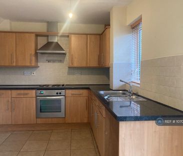 3 bedroom semi-detached house to rent - Photo 3