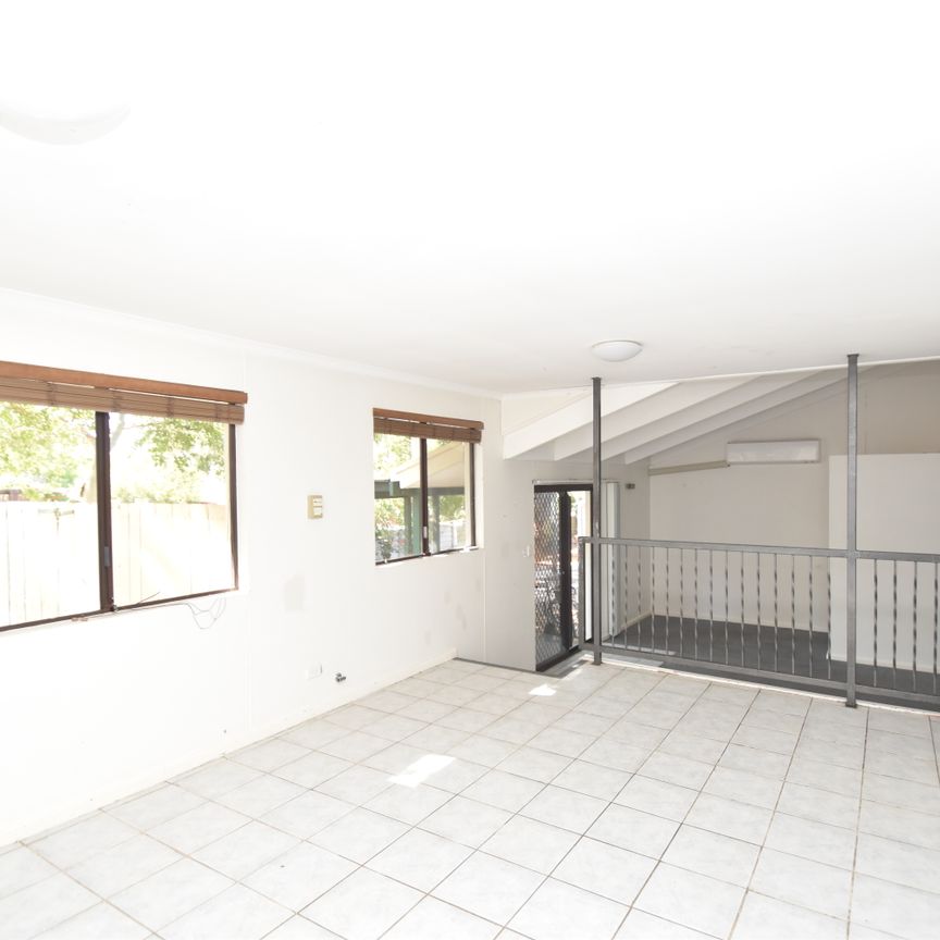 Four Bedroom, Two Bathroom - Private Rental - Photo 1