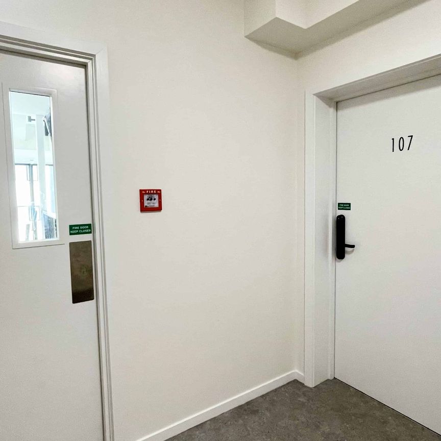 Near New Modern Apartment - Photo 1