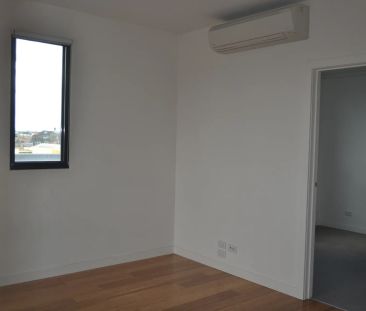 Location, Location! - Photo 3