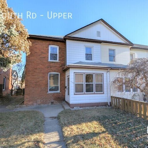 Spacious 1 Bed 1 Bathroom Upper in the Heart of Walkerville - Photo 1