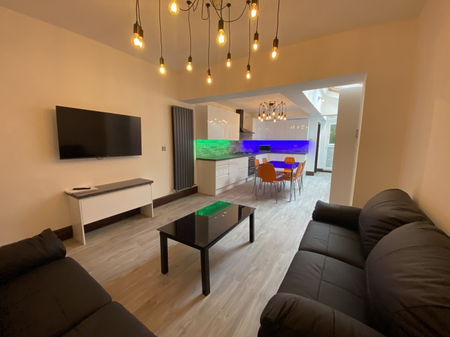 273 Dawlish Road - Photo 2